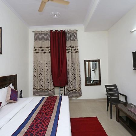 Oyo 8910 Celeste Inn Greater Noida Εξωτερικό φωτογραφία