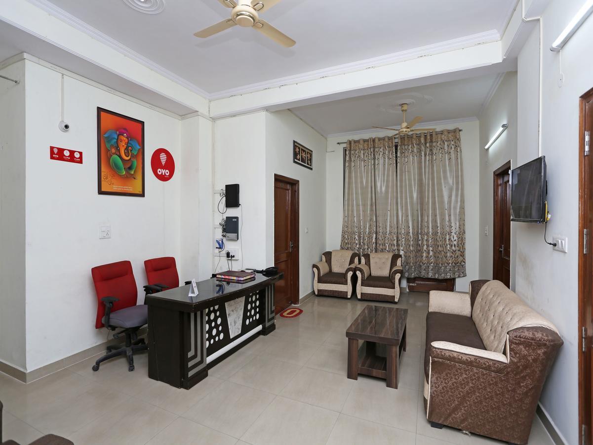 Oyo 8910 Celeste Inn Greater Noida Εξωτερικό φωτογραφία
