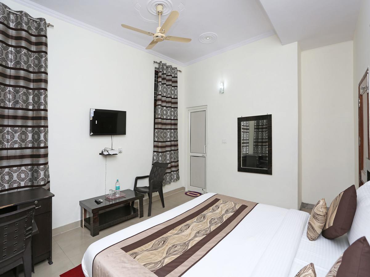 Oyo 8910 Celeste Inn Greater Noida Εξωτερικό φωτογραφία