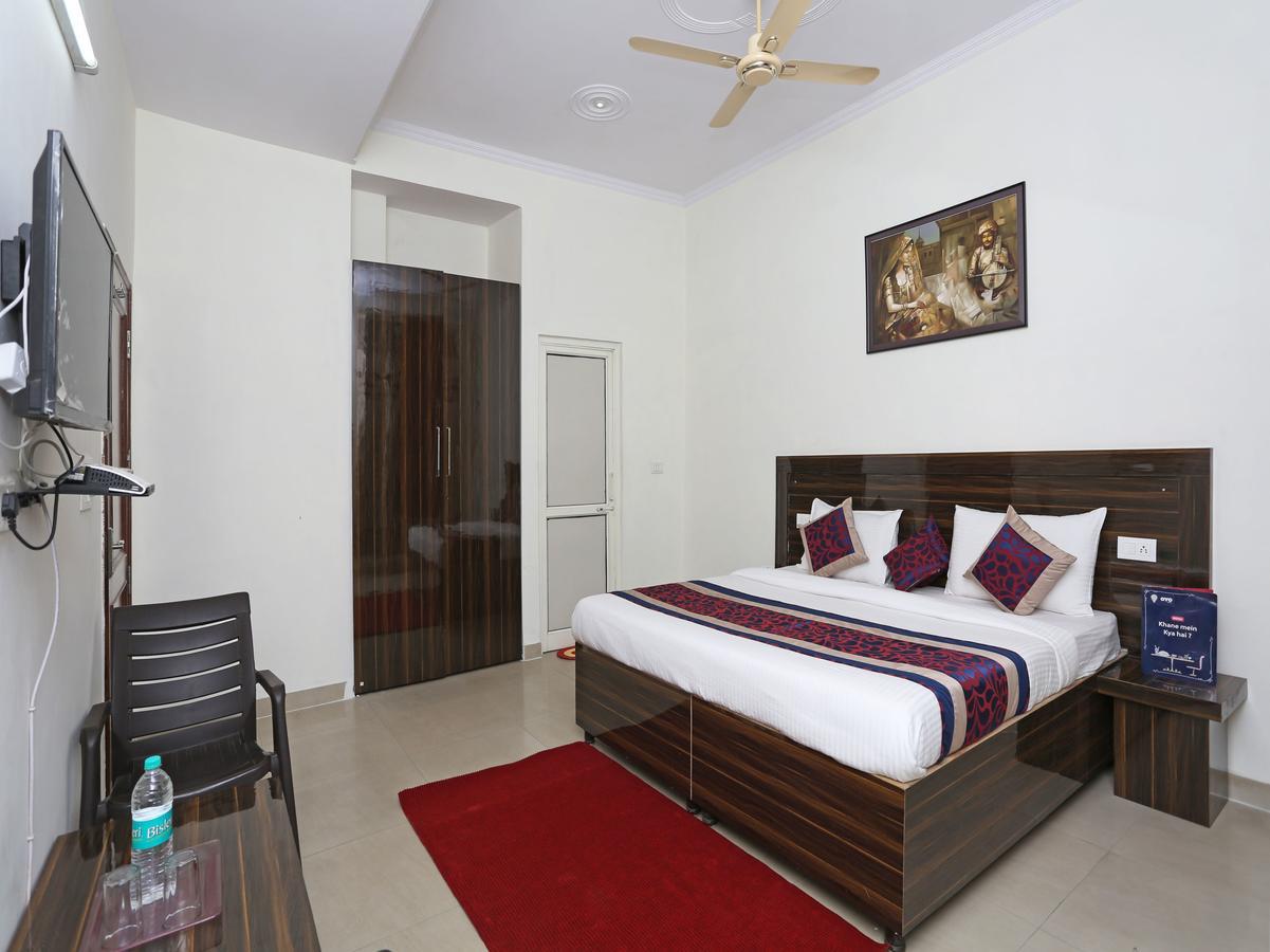 Oyo 8910 Celeste Inn Greater Noida Εξωτερικό φωτογραφία