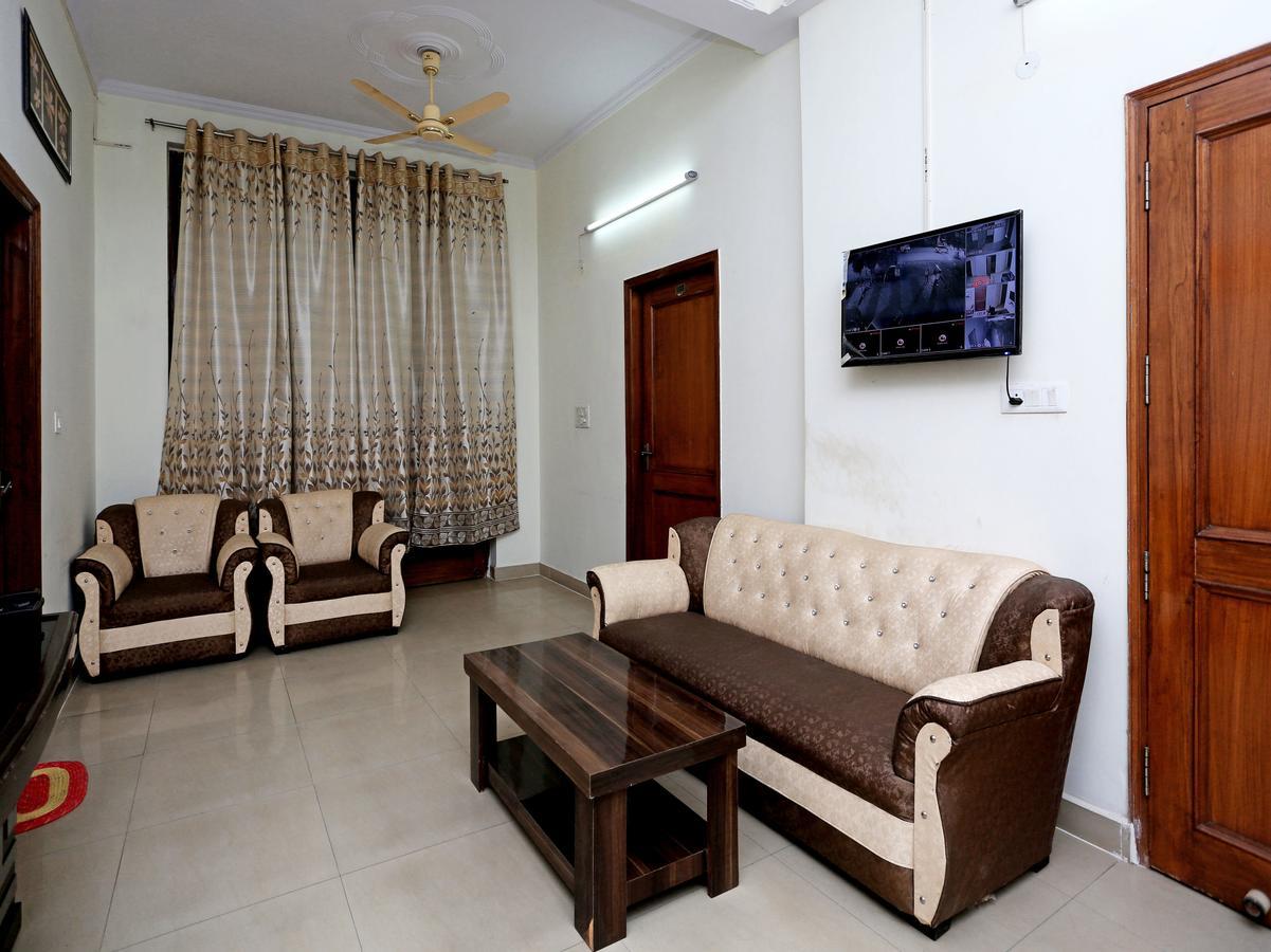 Oyo 8910 Celeste Inn Greater Noida Εξωτερικό φωτογραφία