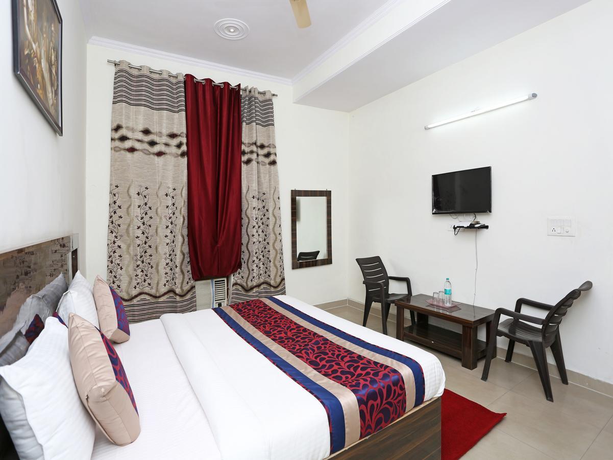 Oyo 8910 Celeste Inn Greater Noida Εξωτερικό φωτογραφία