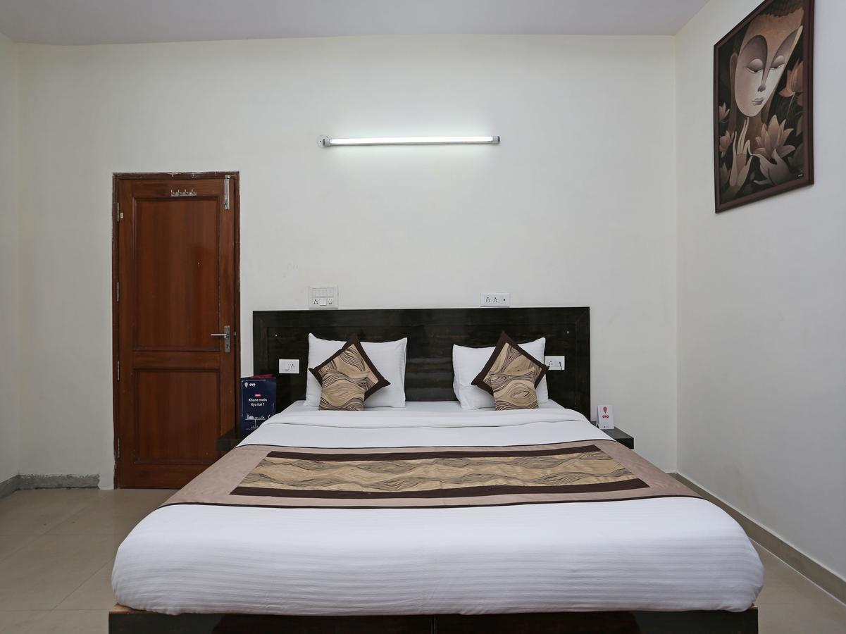 Oyo 8910 Celeste Inn Greater Noida Εξωτερικό φωτογραφία