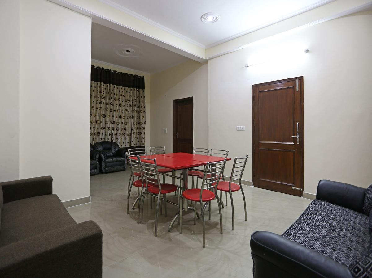 Oyo 8910 Celeste Inn Greater Noida Εξωτερικό φωτογραφία