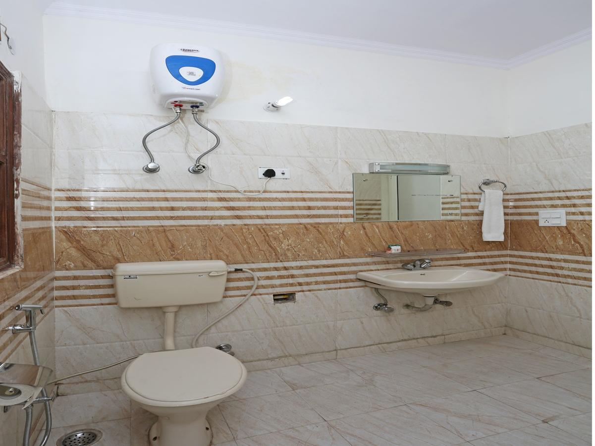 Oyo 8910 Celeste Inn Greater Noida Εξωτερικό φωτογραφία