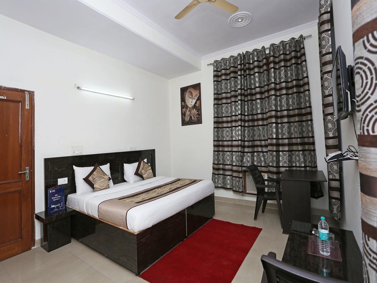 Oyo 8910 Celeste Inn Greater Noida Εξωτερικό φωτογραφία