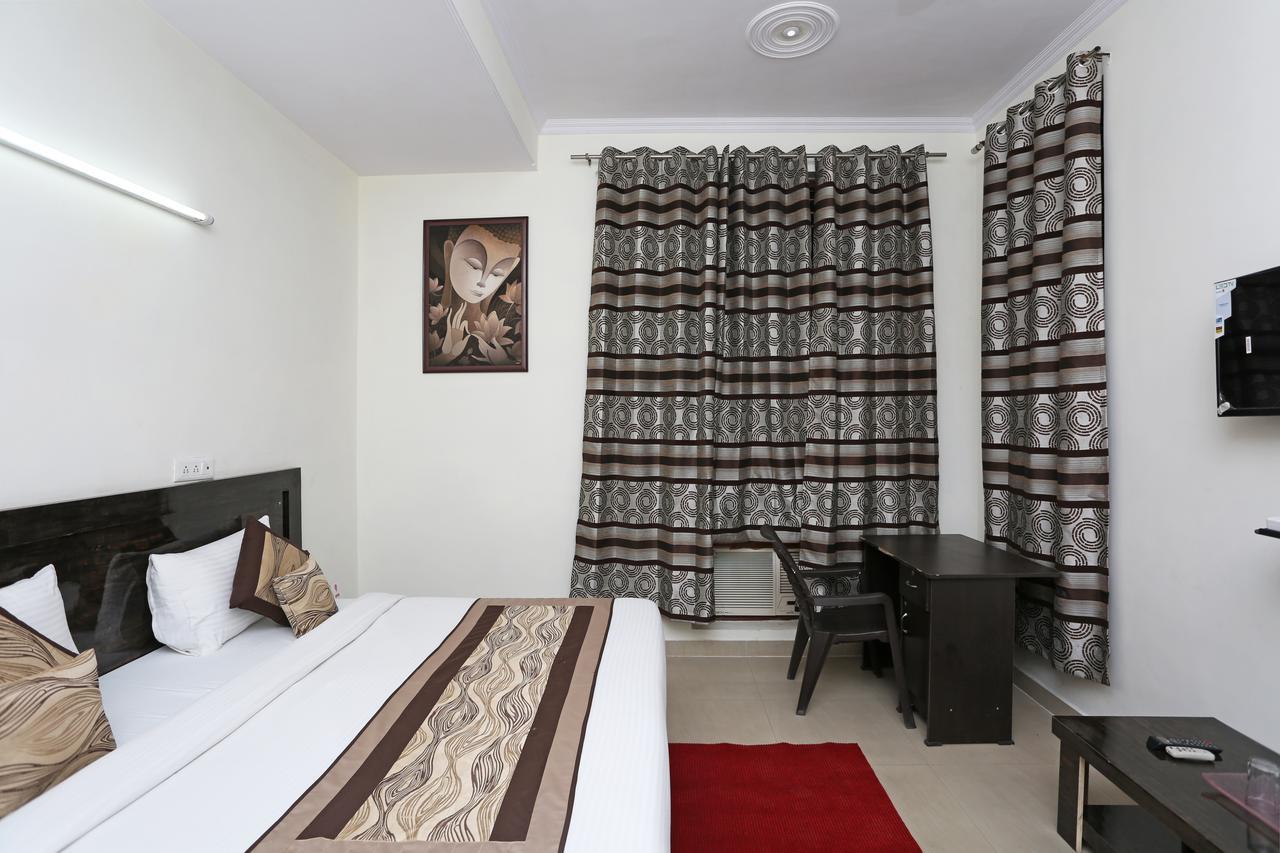 Oyo 8910 Celeste Inn Greater Noida Εξωτερικό φωτογραφία