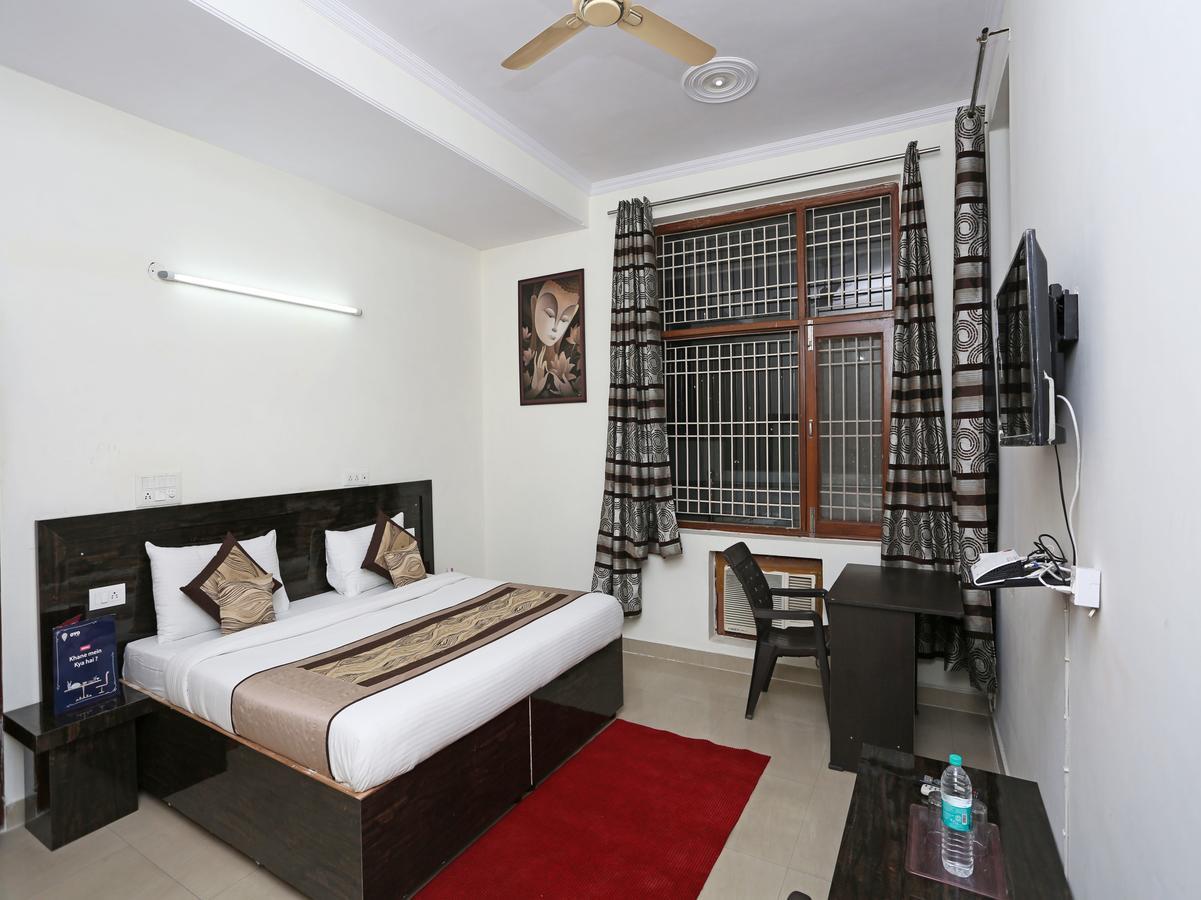 Oyo 8910 Celeste Inn Greater Noida Εξωτερικό φωτογραφία