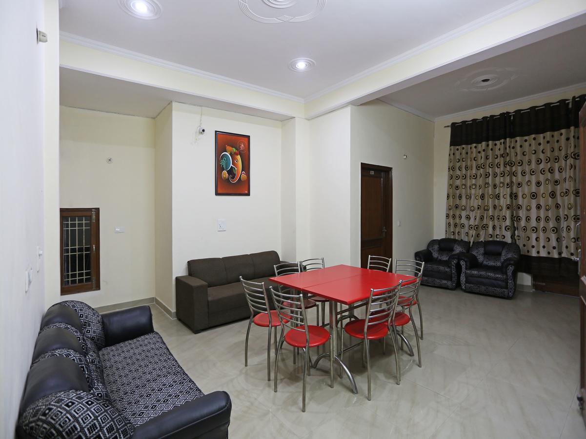 Oyo 8910 Celeste Inn Greater Noida Εξωτερικό φωτογραφία